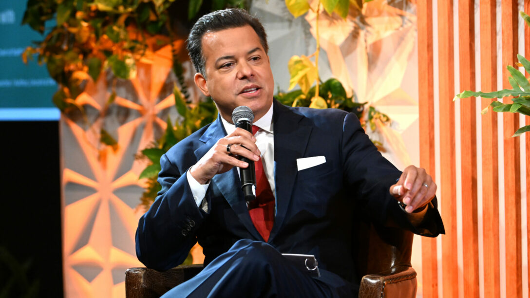 Avlon started his career as a speechwriter for Mayor Rudy Giuliani before pursuing journalism.