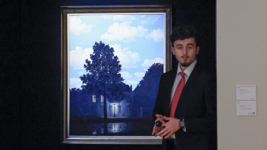 ミニPC magritte Magritte Miniature Sculpture – Souvenir de Voyage | Pocket Art