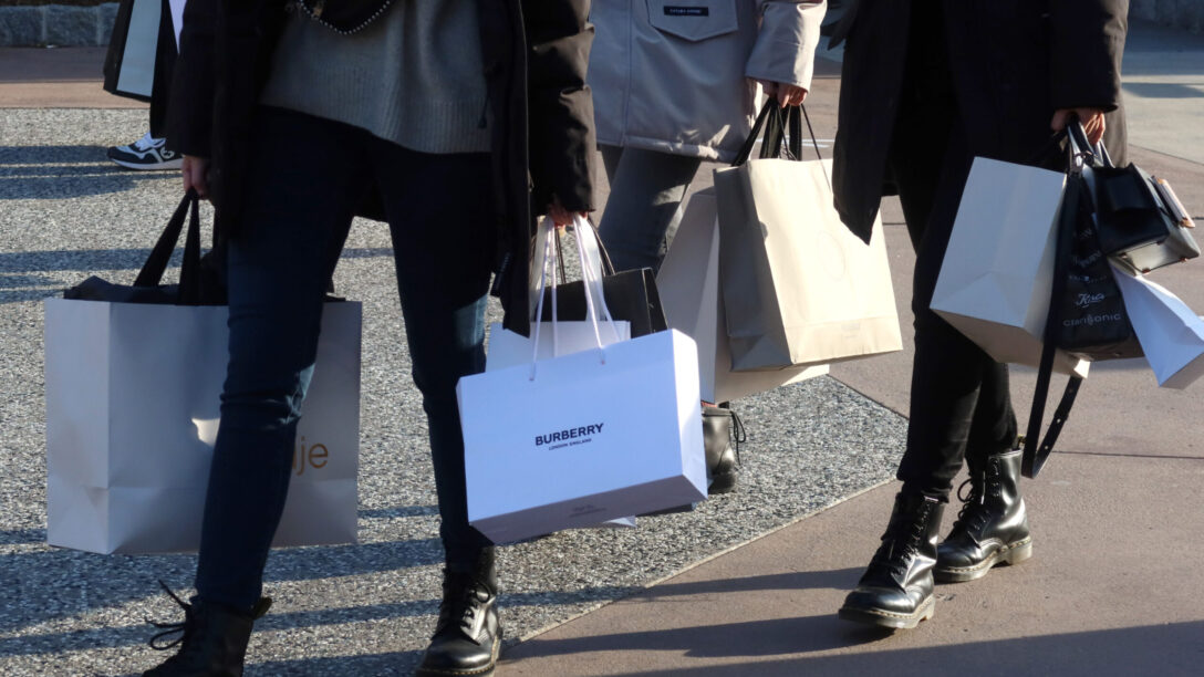 outlet stores shopping bags