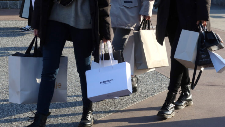 outlet stores shopping bags