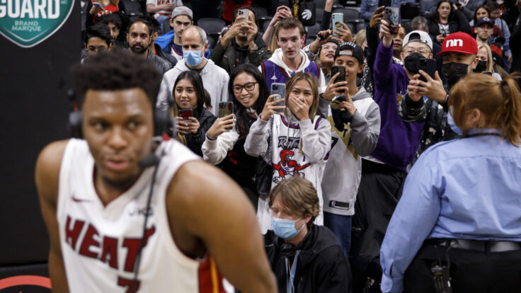 Kyle Lowry nba fans selfie phone