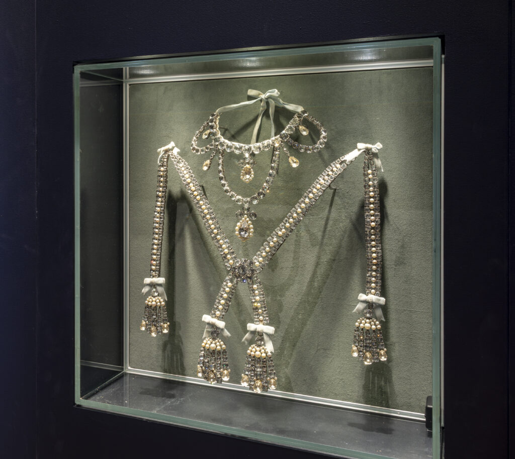 Replica of the necklace from the Diamond Necklace Affair, Marie Antoinette Style, Victoria & Albert Museum. 